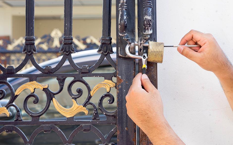 comment changer serrure porte d'entrée Les Ulis