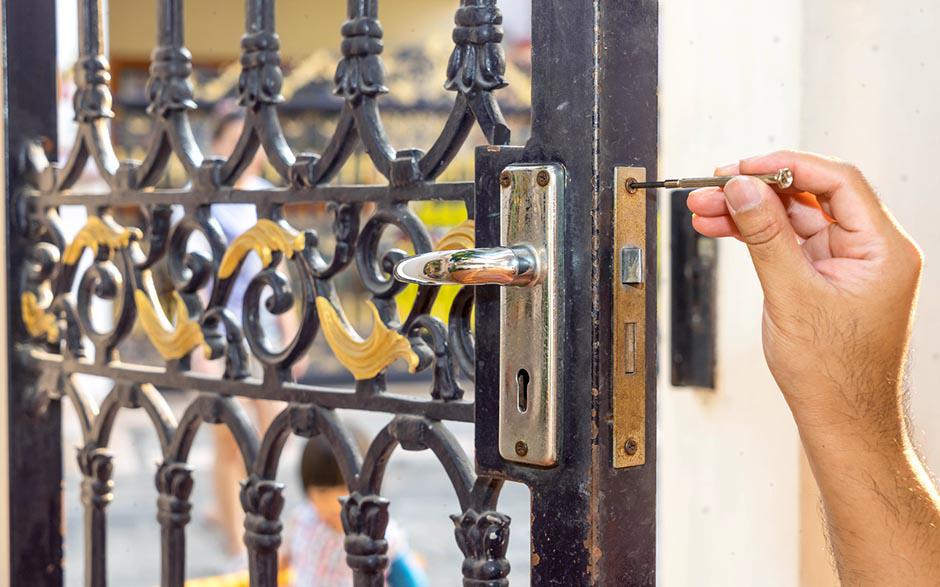 comment changer serrure porte d'entrée Les Ulis
